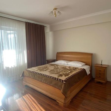 Appartement Avec 2 Chambres En Centre Ville Kischinau Exterior foto