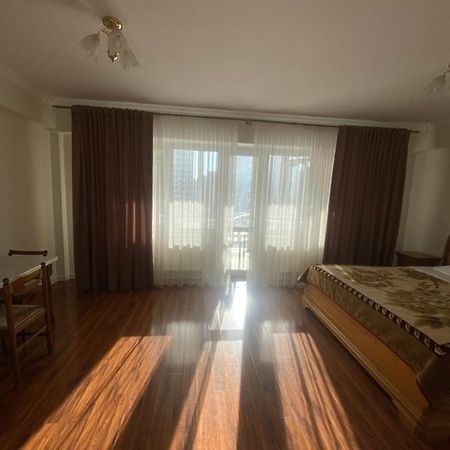 Appartement Avec 2 Chambres En Centre Ville Kischinau Exterior foto
