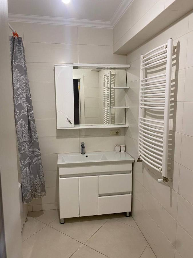 Appartement Avec 2 Chambres En Centre Ville Kischinau Exterior foto