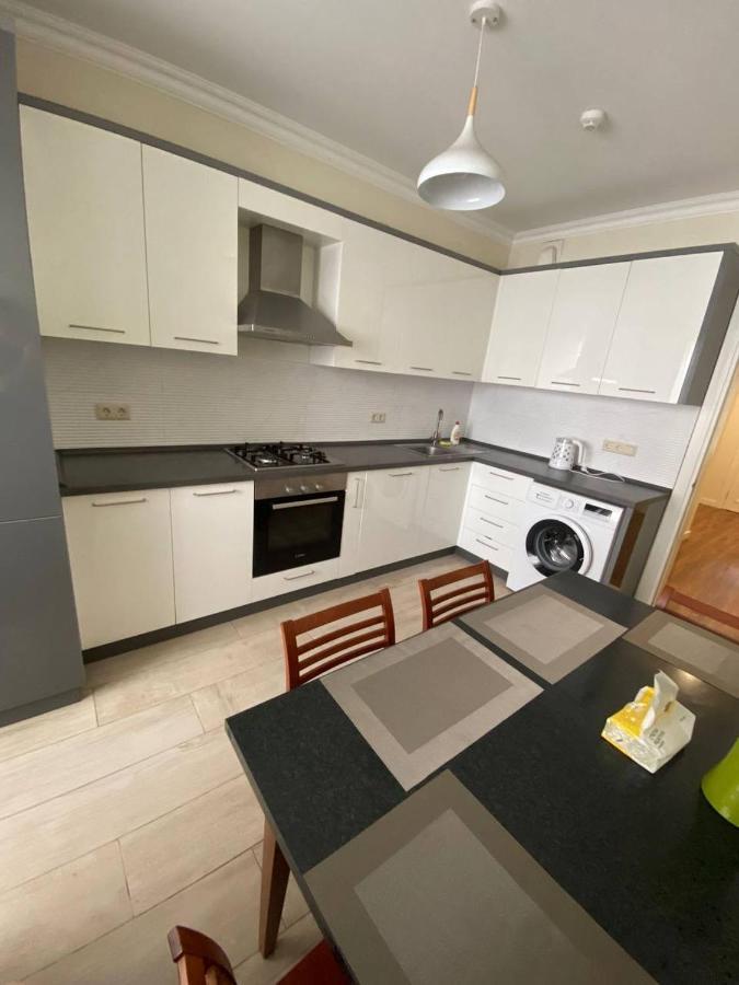 Appartement Avec 2 Chambres En Centre Ville Kischinau Exterior foto